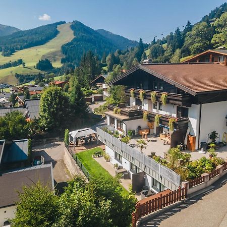 Pension Vier Jahreszeiten Saalbach-Hinterglemm Extérieur photo